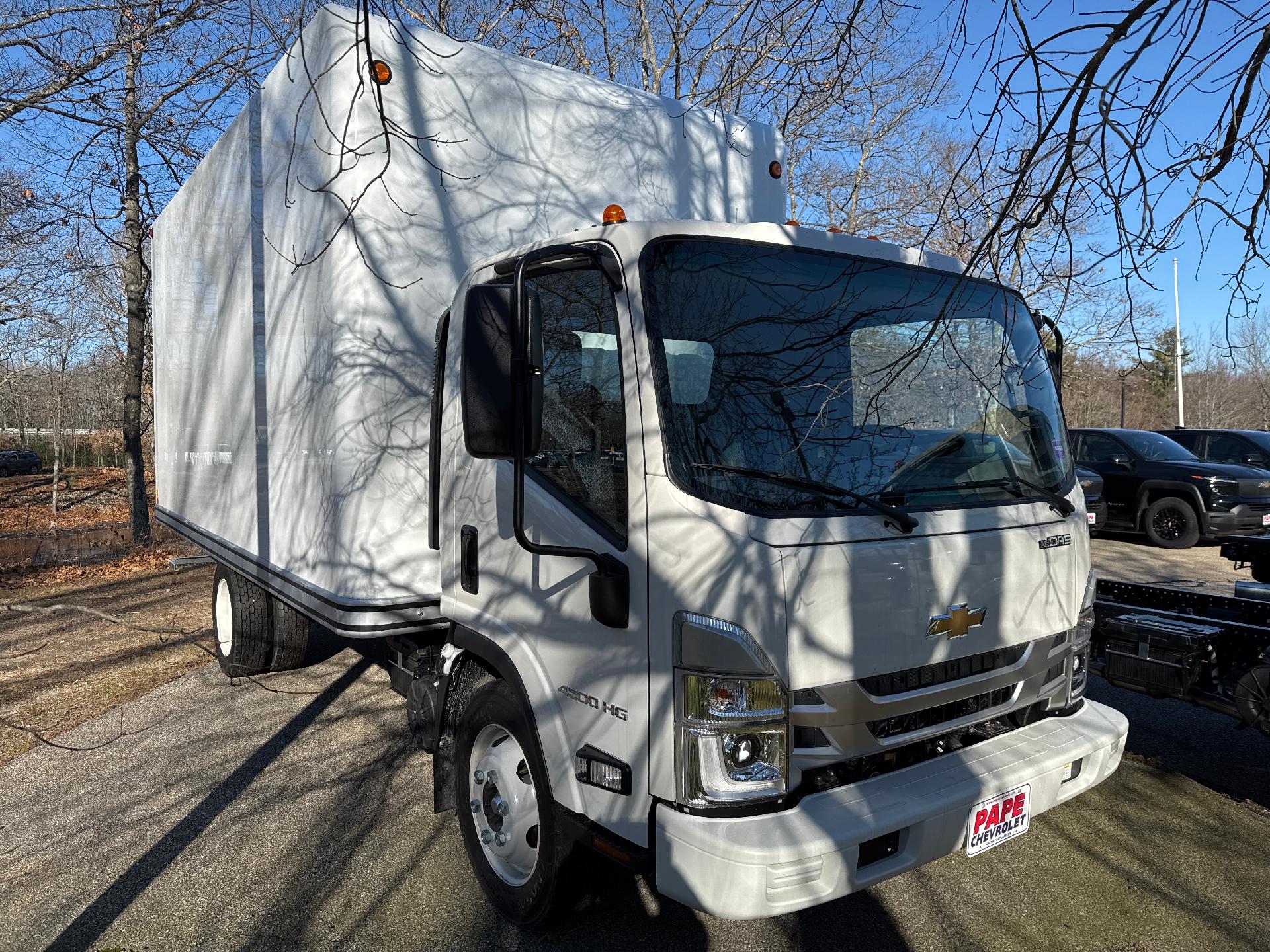 2024 Chevrolet Low Cab Forward 4500 Vehicle Photo in SOUTH PORTLAND, ME 04106-1997