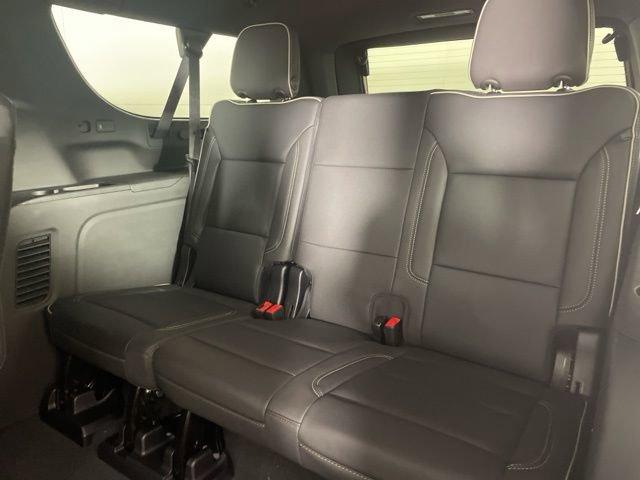 2025 Chevrolet Suburban Vehicle Photo in PHOENIX, AZ 85014-3381