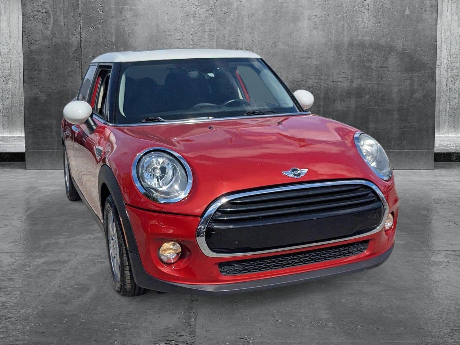 2016 MINI Cooper Hardtop 4 Door Vehicle Photo in MIAMI, FL 33134-2699