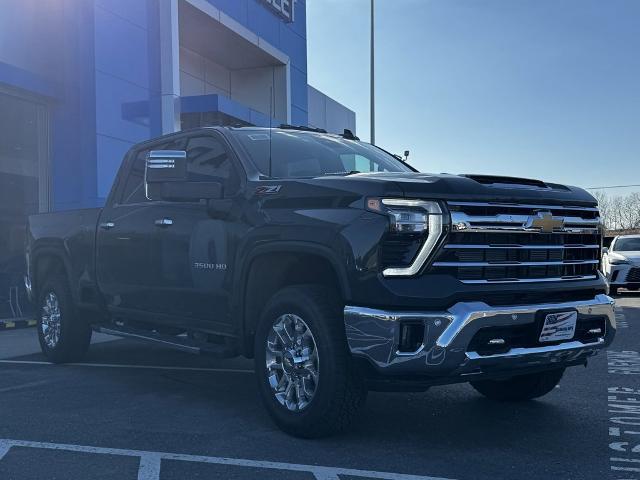 2025 Chevrolet Silverado 3500 HD Vehicle Photo in GARDNER, MA 01440-3110