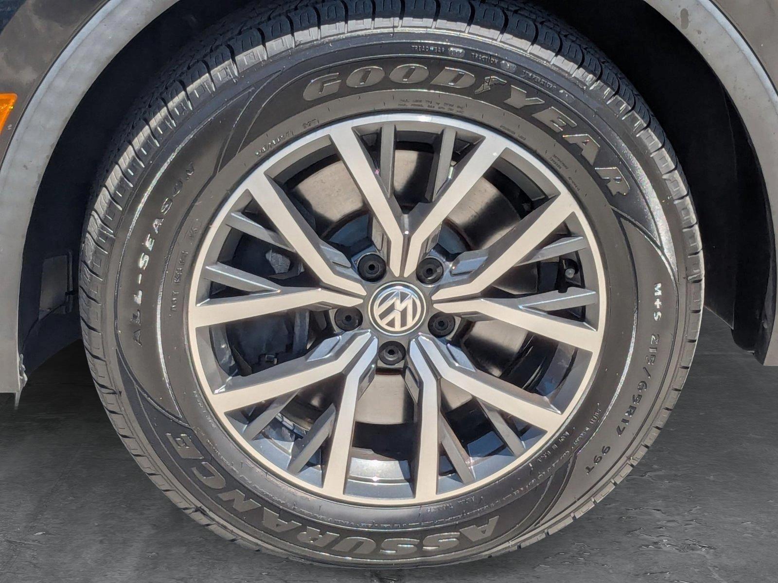 2018 Volkswagen Tiguan Vehicle Photo in PEMBROKE PINES, FL 33024-6534