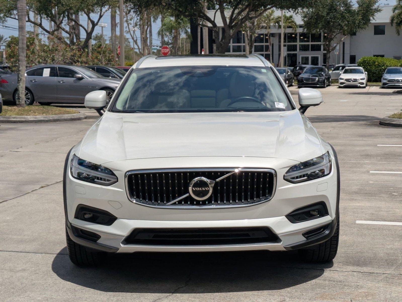 2021 Volvo V90 Cross Country Vehicle Photo in Coconut Creek, FL 33073