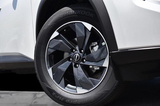 2025 Nissan Rogue Vehicle Photo in Ballwin, MO 63011