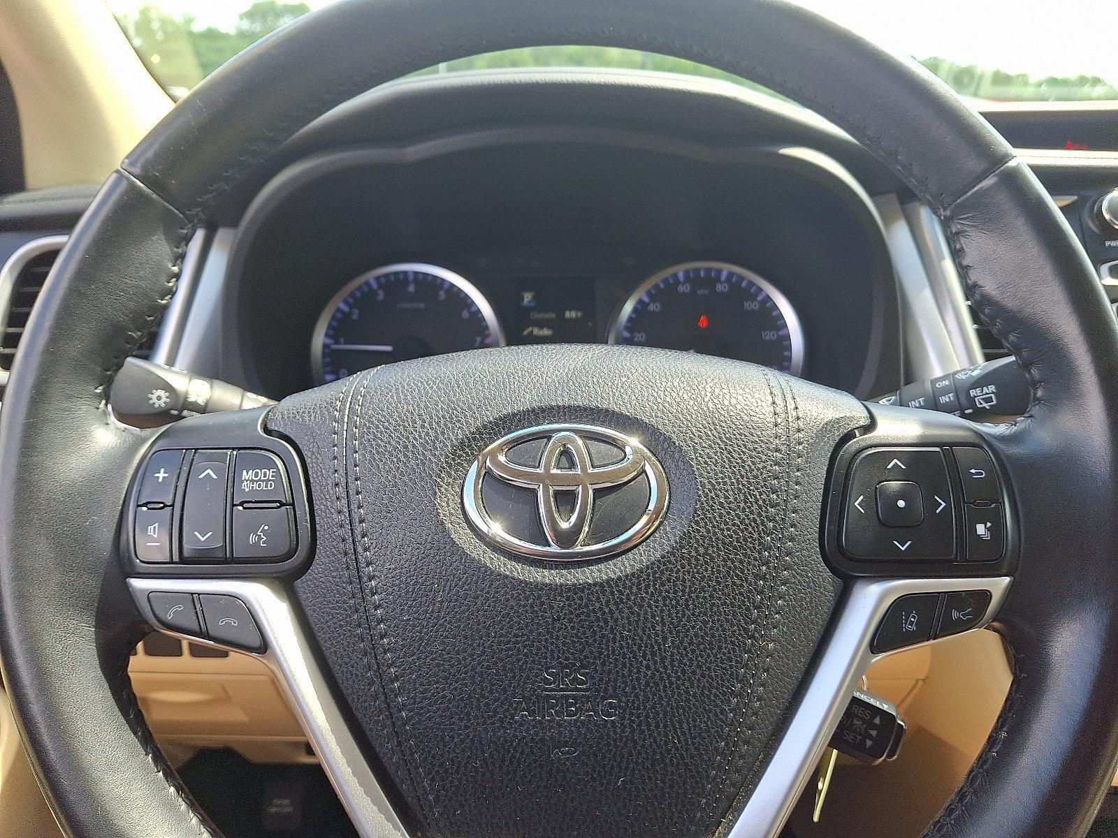2018 Toyota Highlander Vehicle Photo in Trevose, PA 19053