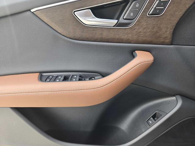 2025 Audi Q8 Vehicle Photo in SUGAR LAND, TX 77478