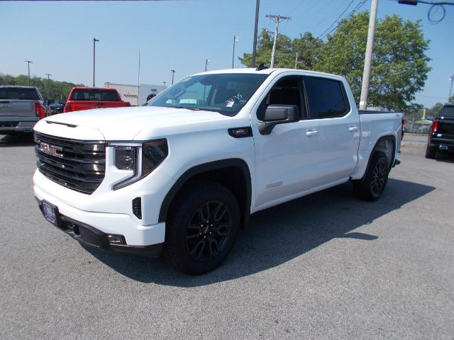 2025 GMC Sierra 1500 Vehicle Photo in LOWELL, MA 01852-4336
