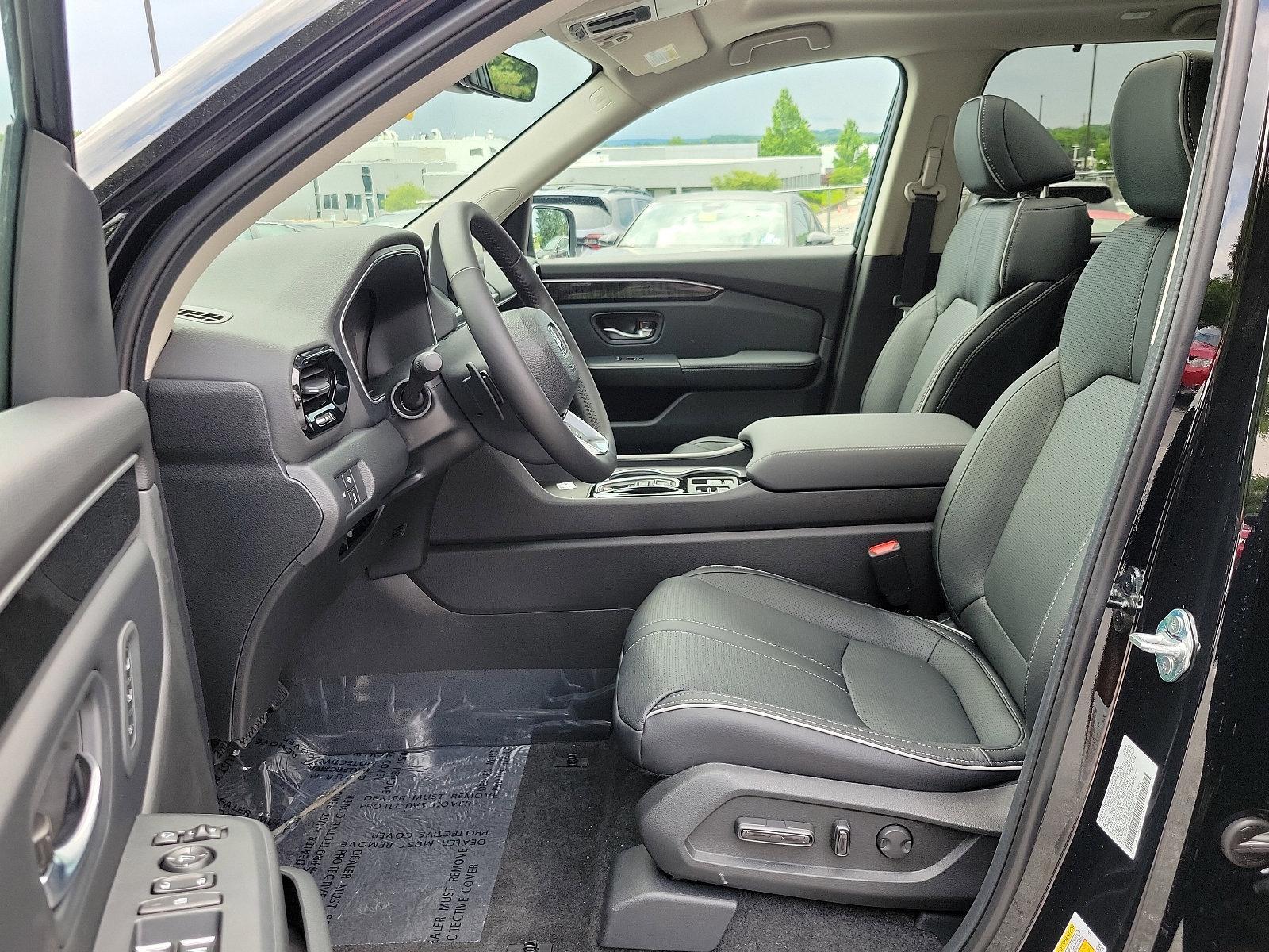 2025 Honda Pilot Vehicle Photo in Harrisburg, PA 17111