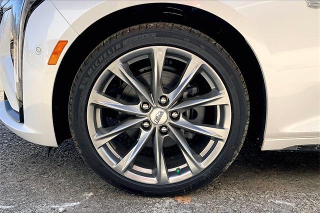 2025 Cadillac CT5 Vehicle Photo in KANSAS CITY, MO 64114-4545