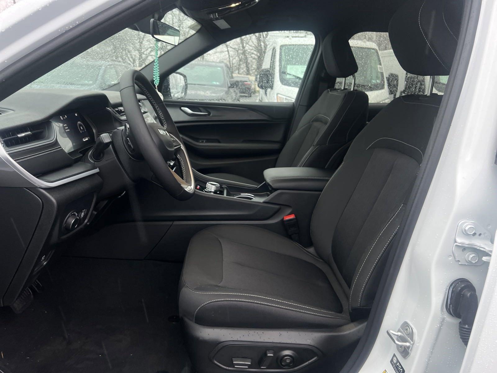 2025 Jeep Grand Cherokee L Vehicle Photo in Mechanicsburg, PA 17050-1707