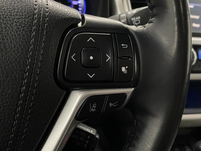 2019 Toyota Highlander Vehicle Photo in NEENAH, WI 54956-2243