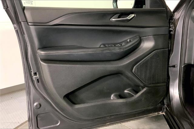 2024 Jeep Grand Cherokee L Vehicle Photo in Kansas City, MO 64114