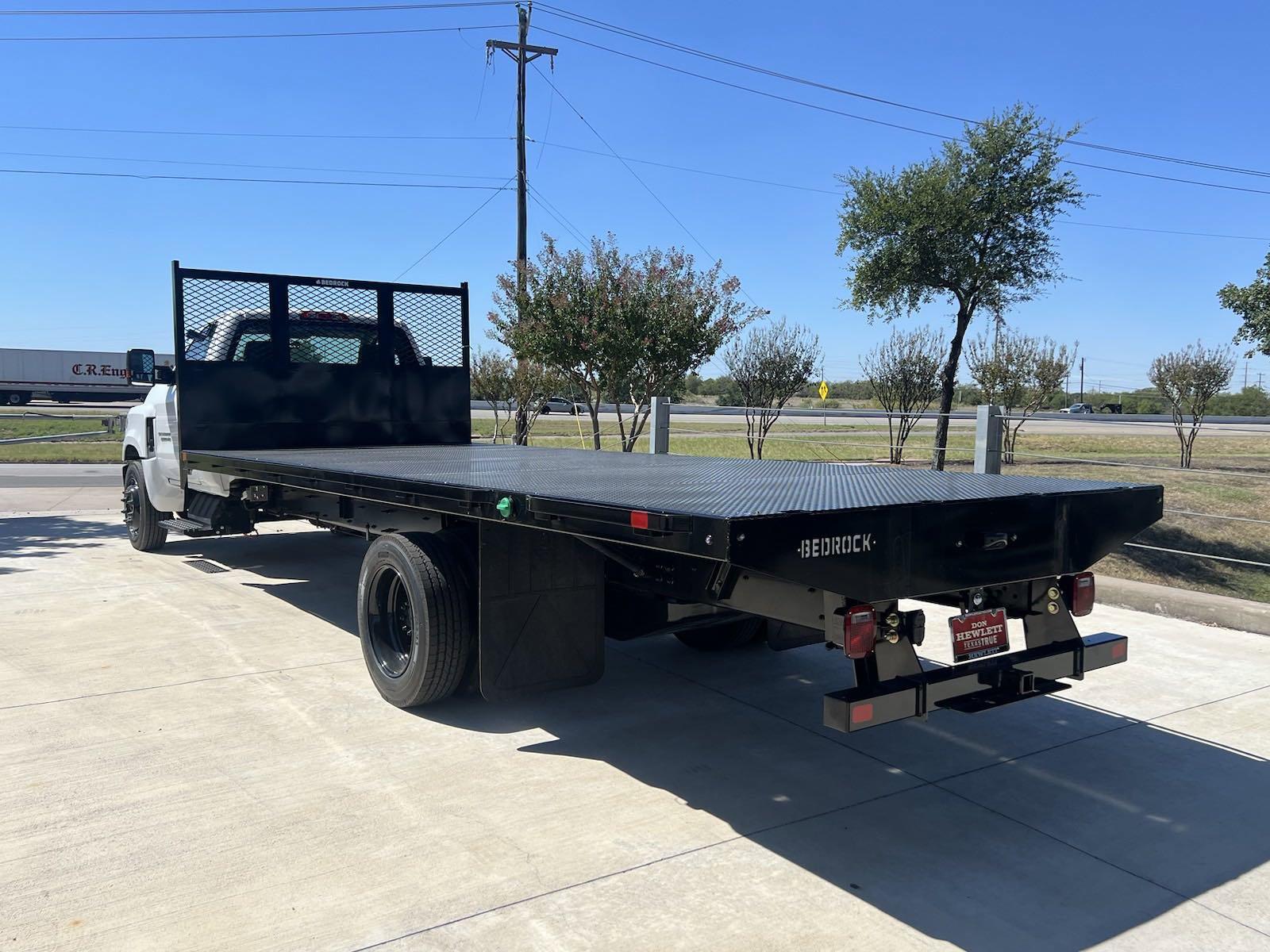 2024 Chevrolet Silverado 6500 HD Vehicle Photo in GEORGETOWN, TX 78626-7508