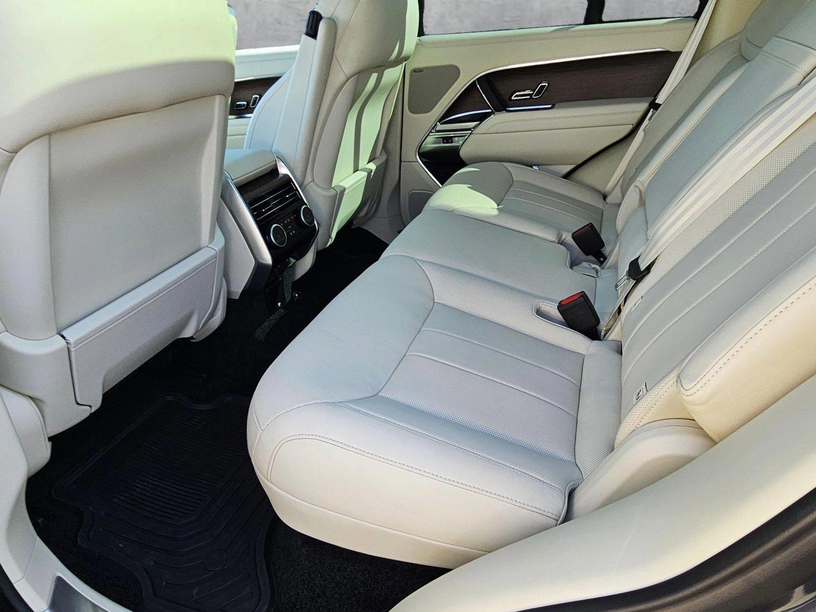 2025 Land Rover Range Rover Vehicle Photo in LAS VEGAS, NV 89146-3033