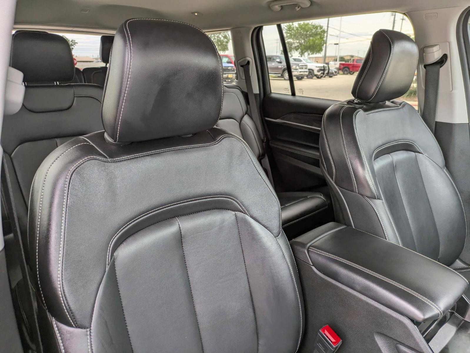 2021 Jeep Grand Cherokee L Vehicle Photo in SELMA, TX 78154-1460