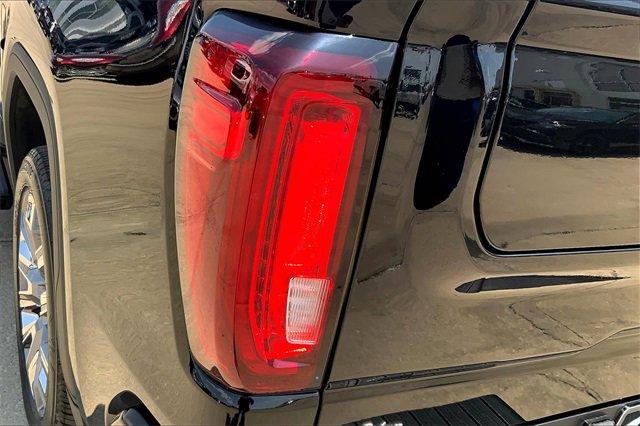 2024 GMC Sierra 1500 Vehicle Photo in TOPEKA, KS 66609-0000