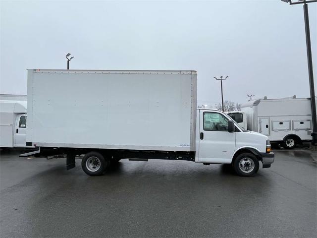 2023 Chevrolet Express Cutaway 3500 Vehicle Photo in ALCOA, TN 37701-3235
