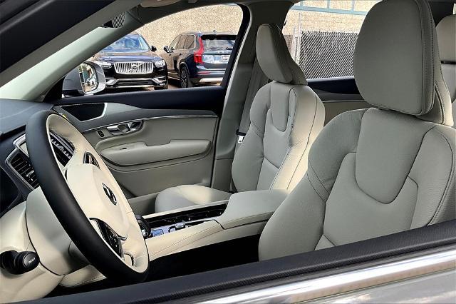 2025 Volvo XC90 Vehicle Photo in Houston, TX 77007