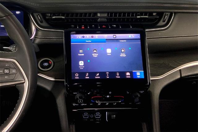 2023 Jeep Grand Cherokee L Vehicle Photo in Lees Summit, MO 64086