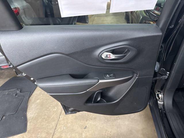 2021 Jeep Cherokee Vehicle Photo in MEDINA, OH 44256-9631