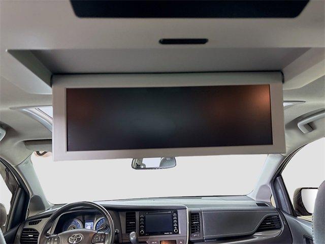 2018 Toyota Sienna Vehicle Photo in PUYALLUP, WA 98371-4149