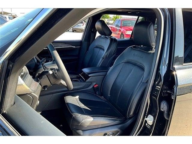 2023 Jeep Grand Cherokee L Vehicle Photo in Grapevine, TX 76051