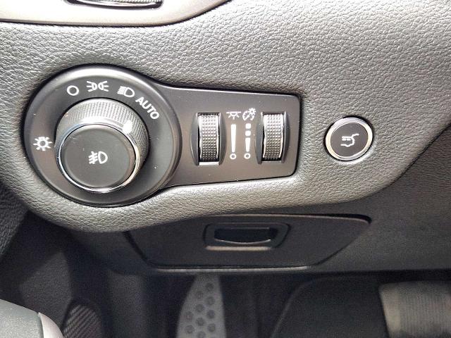 2019 Jeep Cherokee Vehicle Photo in DENTON, TX 76210-9321