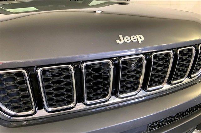 2024 Jeep Grand Cherokee L Vehicle Photo in KANSAS CITY, MO 64114-4502