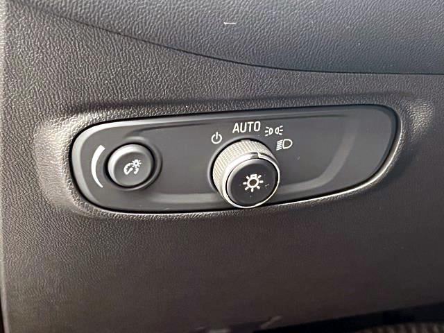 2021 Chevrolet Equinox Vehicle Photo in Roslyn, NY 11576