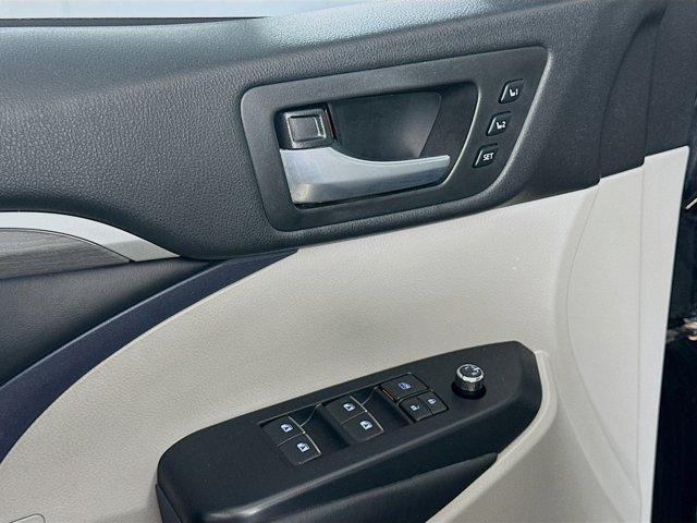 2018 Toyota Highlander Vehicle Photo in Flemington, NJ 08822