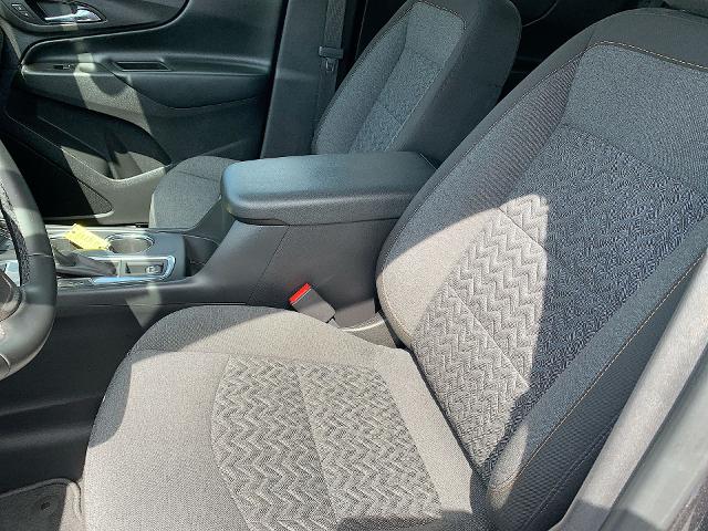 2023 Chevrolet Equinox Vehicle Photo in MOON TOWNSHIP, PA 15108-2571