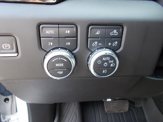 2023 GMC Sierra 1500 Vehicle Photo in LOWELL, MA 01852-4336