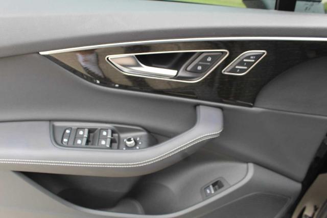 2025 Audi Q7 Vehicle Photo in HOUSTON, TX 77090