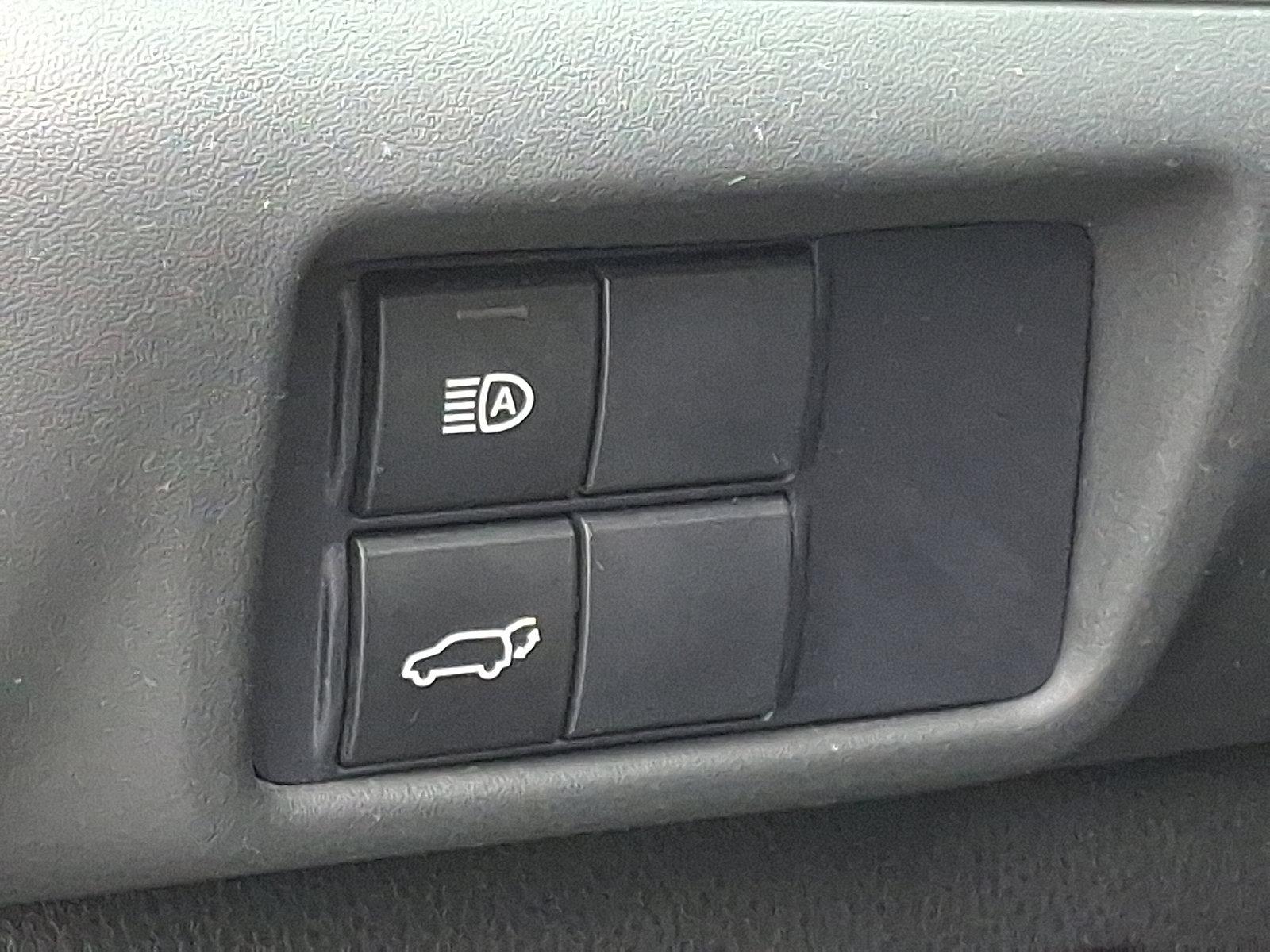 2021 Toyota Highlander Vehicle Photo in Trevose, PA 19053