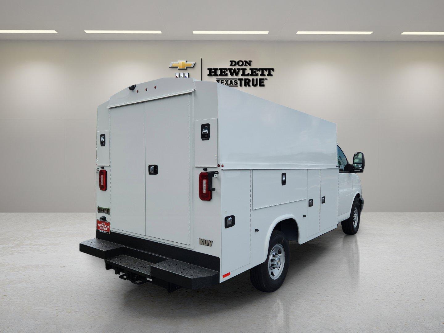 2025 Chevrolet Express Cutaway 3500 Vehicle Photo in GEORGETOWN, TX 78626-7508