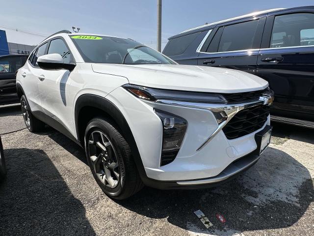 2024 Chevrolet Trax Vehicle Photo in Roslyn, NY 11576