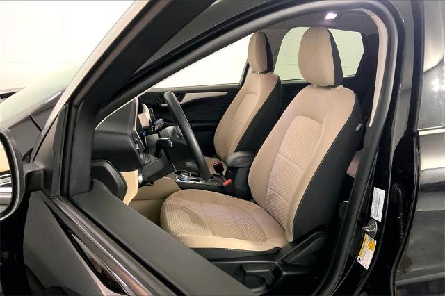 2022 Ford Escape Vehicle Photo in Kansas City, MO 64114