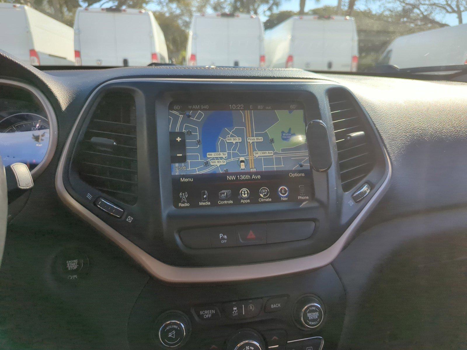 2017 Jeep Cherokee Vehicle Photo in Pembroke Pines, FL 33027