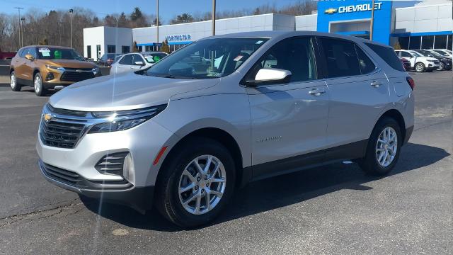 2022 Chevrolet Equinox Vehicle Photo in MOON TOWNSHIP, PA 15108-2571