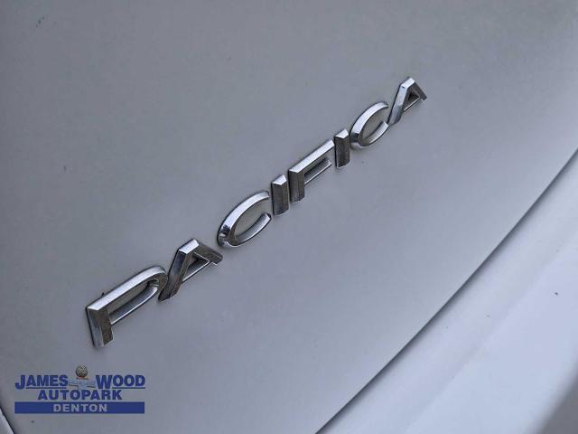2017 Chrysler Pacifica Vehicle Photo in DENTON, TX 76210-9321