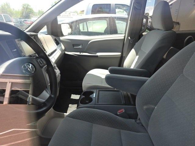 2018 Toyota Sienna Vehicle Photo in ENGLEWOOD, CO 80113-6708