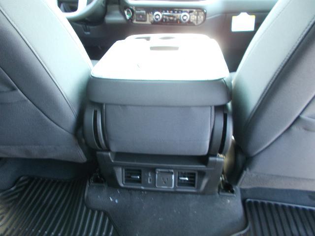 2025 GMC Sierra 1500 Vehicle Photo in LOWELL, MA 01852-4336
