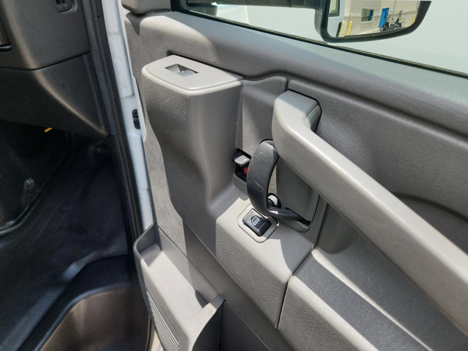 2022 Chevrolet Express Cutaway 3500 Vehicle Photo in GEORGETOWN, TX 78626-7508