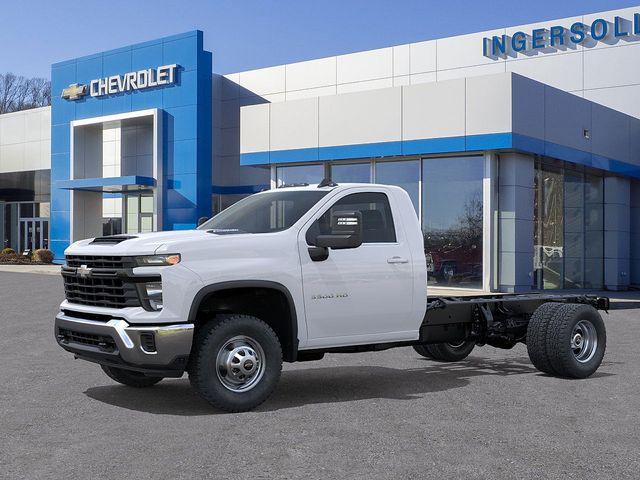 2025 Chevrolet Silverado 3500 HD Chassis Cab Vehicle Photo in DANBURY, CT 06810-5034