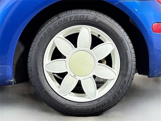2002 Volkswagen New Beetle Vehicle Photo in Puyallup, WA 98371