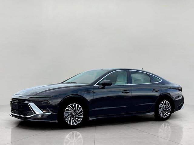 2025 Hyundai SONATA Hybrid Vehicle Photo in Green Bay, WI 54304