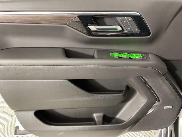 2025 Chevrolet Tahoe Vehicle Photo in PHOENIX, AZ 85014-3381
