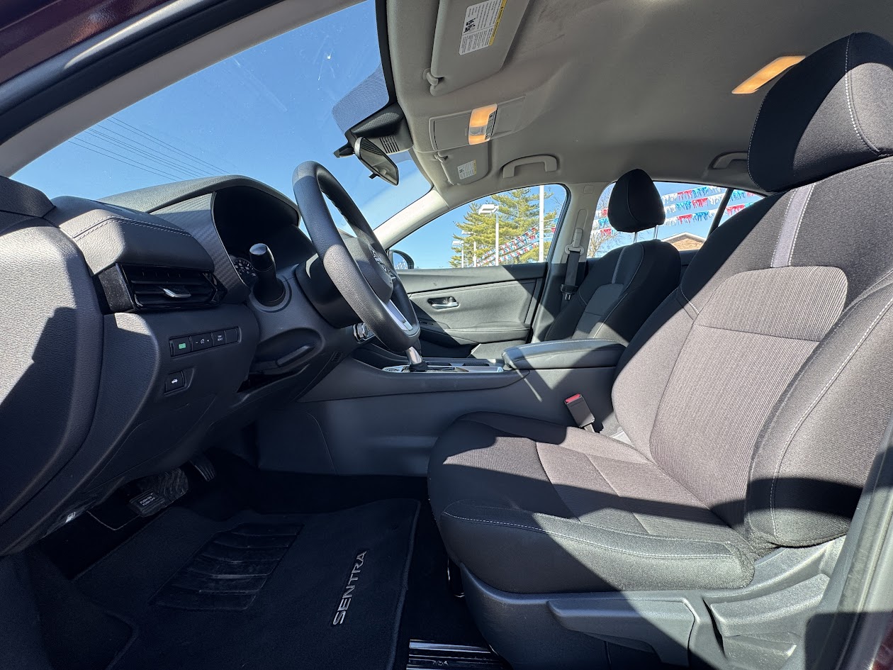 2024 Nissan Sentra Vehicle Photo in BOONVILLE, IN 47601-9633