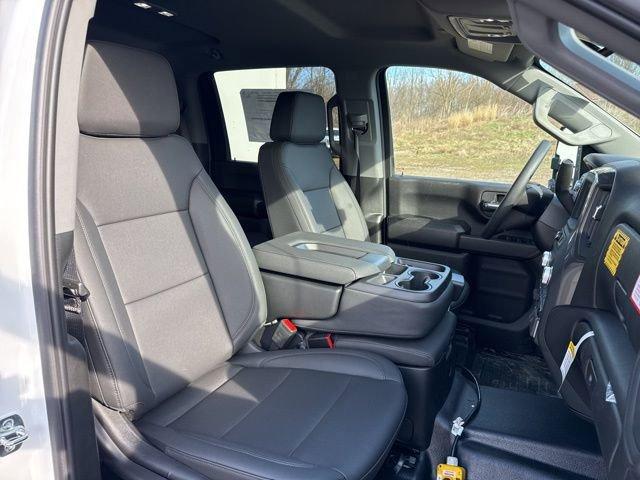 2025 GMC Sierra 3500 HD Chassis Cab Vehicle Photo in MEDINA, OH 44256-9631