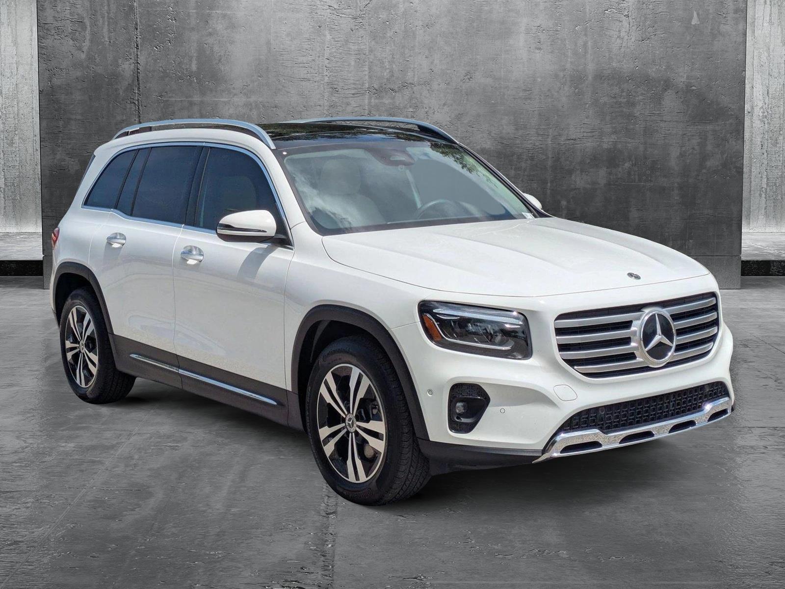 2025 Mercedes-Benz GLB Vehicle Photo in Sarasota, FL 34231