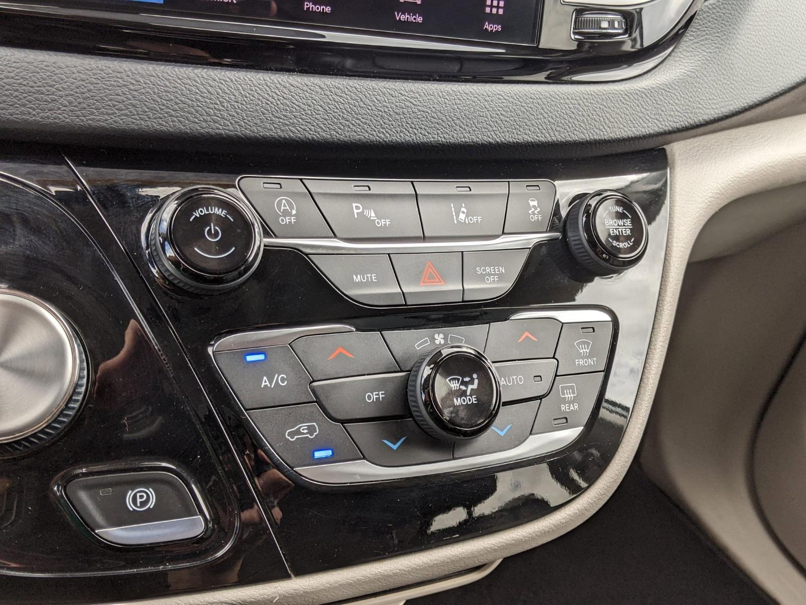 2021 Chrysler Pacifica Vehicle Photo in Seguin, TX 78155